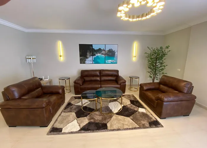 Luxurious Family 5Br Pool View Near Airport!