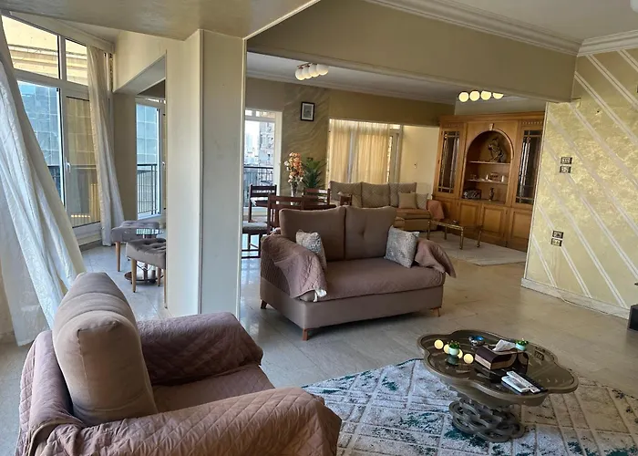 Central Luxurious Apartment With Amazing Nile View
